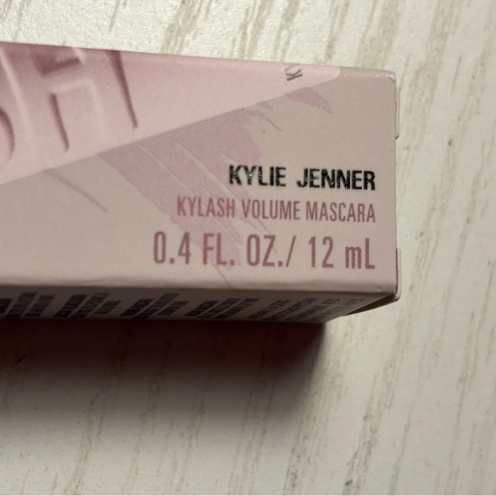 Kylie Cosmetics Kylash Volume Mascara in Soft Pink